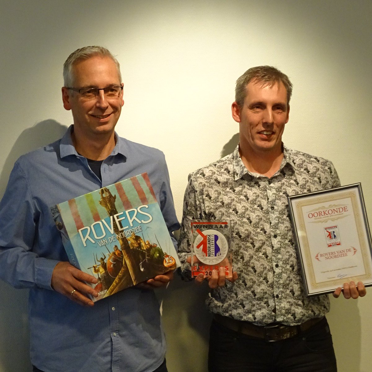 Naast het beste familiespel reikt De Nederlandse Spellenprijs ook een expertprijs uit. Dit jaar rolde 'Rovers van de Noordzee' van <a href="/white_goblin/">white_goblin</a> als gelukkige winnaar uit de bus. Gefeliciteerd!