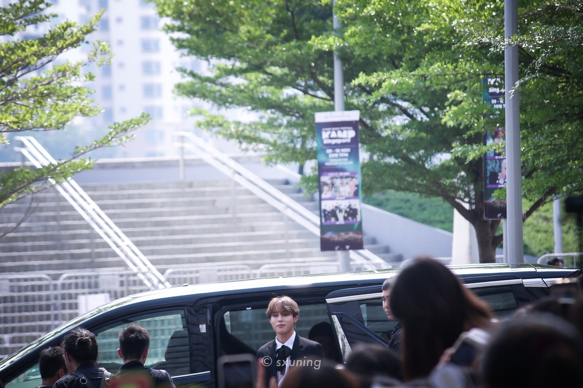 sxuning's tweet photo. Tiny ☁️

#HASUNGWOON #하성운
#KAMPSingapore2019 https://t.co/3sh7T3oSFI