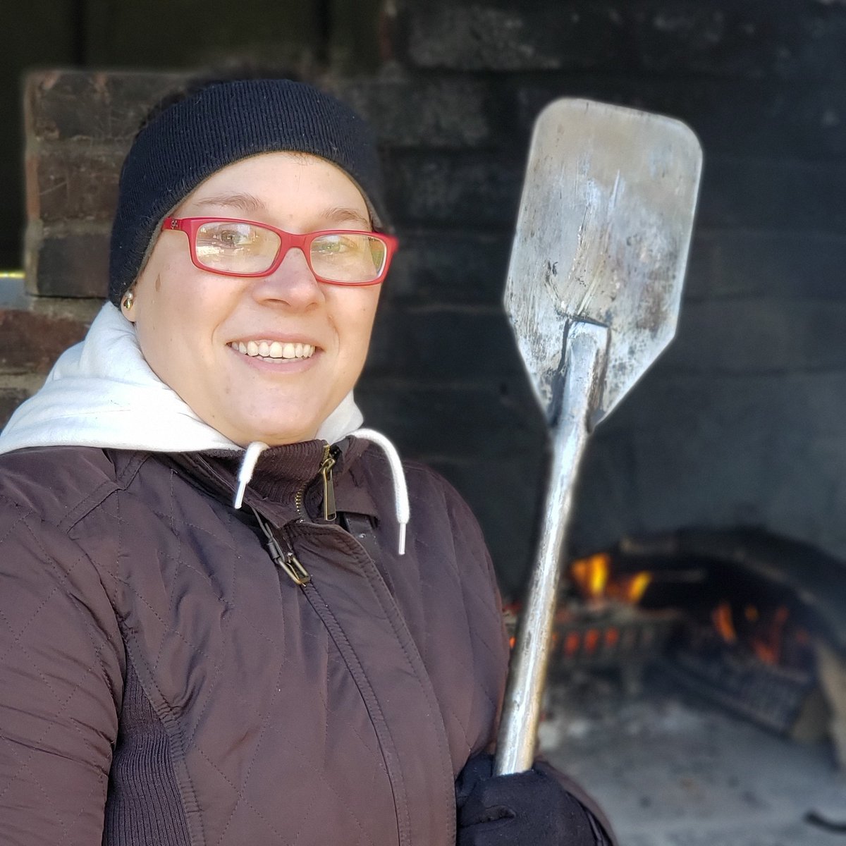 PACO volunteer Valessa is here tending fire for Open Oven at noon. November is a great time to visit the oven as the crowds are much smaller than in the Summer 🔥🍕❤

#parkoven