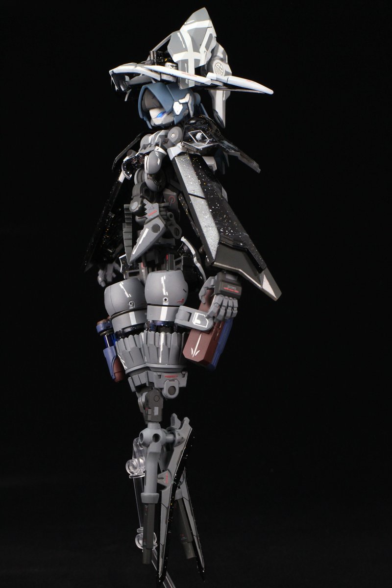 パピルス 全体のバランスはもちろんのこと 胸 くびれ 背骨のライン 人体らしい可動 箒にまたがったときの腰つき 太もも 執念で形に メカ要素のある女の子も好きだが それ以上に女性型ロボが狂おしく好きなんだ ツボった方は以下作品ページの設定