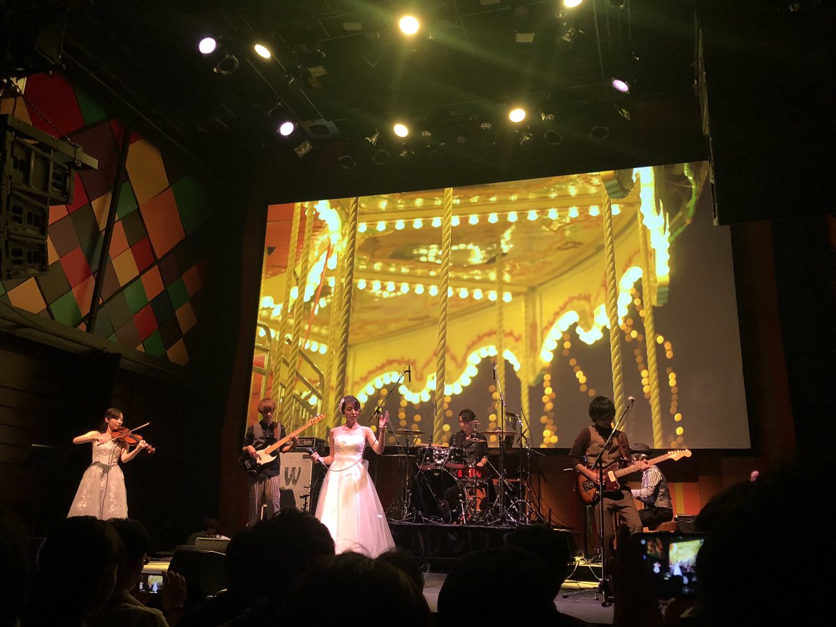 haruiro__39's tweet photo. 今日も素敵な音楽という花束をいただきました💐ありがとうございました！星5です🌟
登場の時は心の中でスタオペしてました👏最後まで泣かないつもりだったけど、最後に号泣😭映像も素晴らしくて、最高に楽しいライブでした✨やっぱりこの空間が大好き😌
コハクへの愛は休止しません💞
#コハクノアカリ https://t.co/zx78Dc0yMK