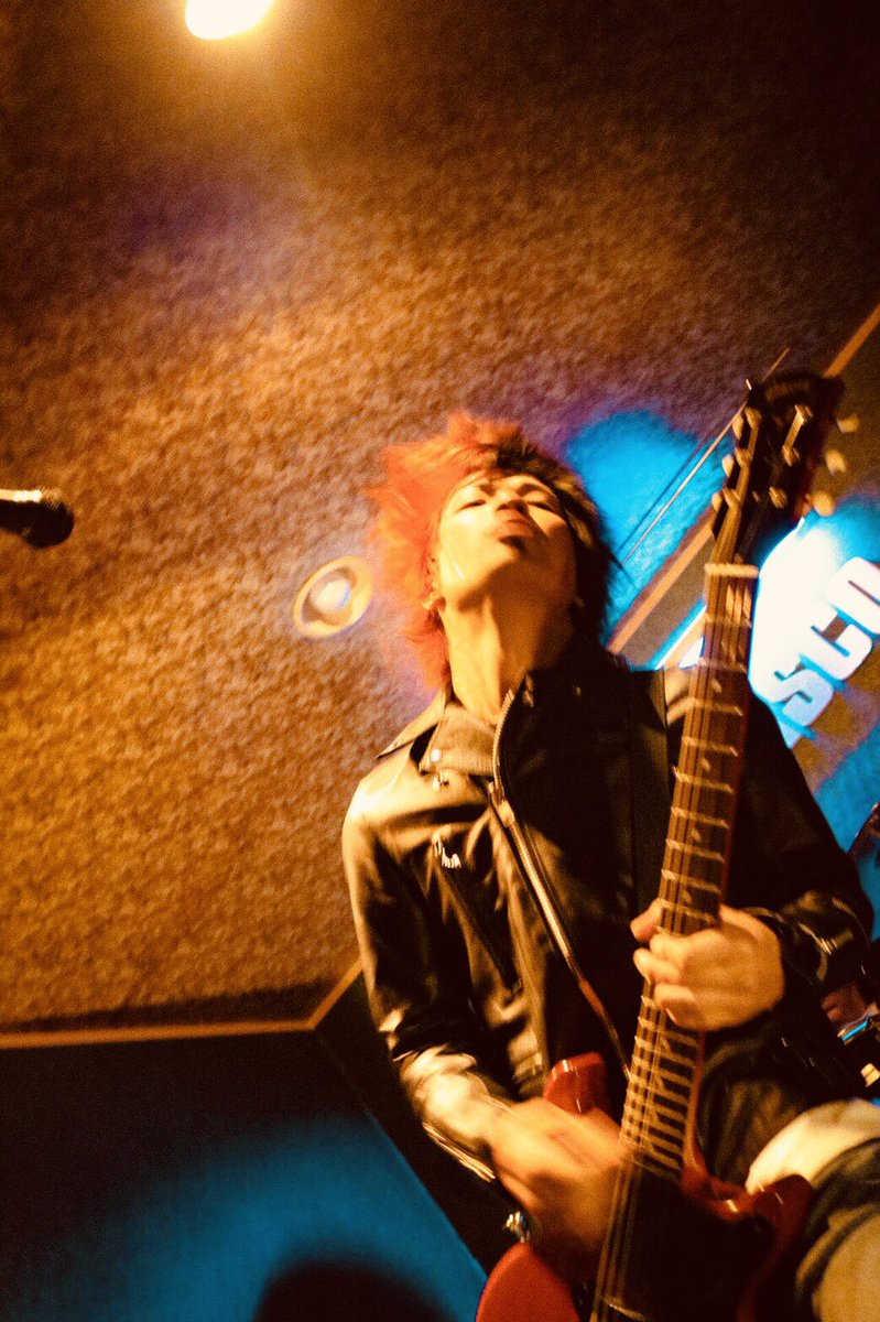 BACKSKiD's tweet photo. "CLOSER &amp; CLOSER" vol.1
奄美MAYASCO、素敵な夜でした。
nrukuriと"人性補欠"シューヘイのおかげで無事ライブさせていただきました!
写真は、はなちゃん@azuman_dayo とnrukuri dr.ユーサクさん@pose18135520 に撮っていただきました。
対バンの青天井、THE SNORE、106も本当にありがとう!またすぐ!! https://t.co/eaVL1JGy6s