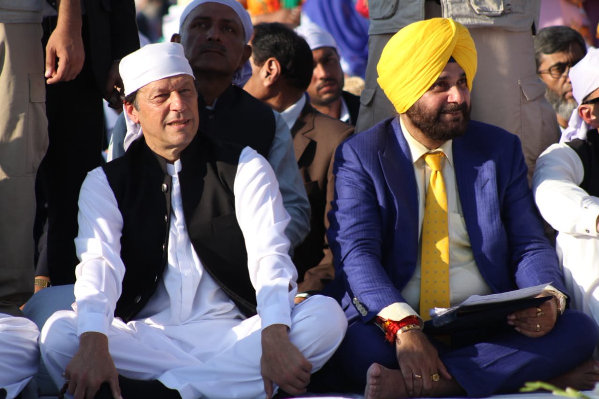 PTIofficial's tweet photo. PM Imran Khan; content and happy with the arrangements said that it makes him happy to see the Sikh community so happy on this historic day. Mr.Navjot Singh Sidhu joined him in calling for peace in the region.
#KartarpurCorridor #PakistanOpensKartarpur https://t.co/viu0AdfOyd