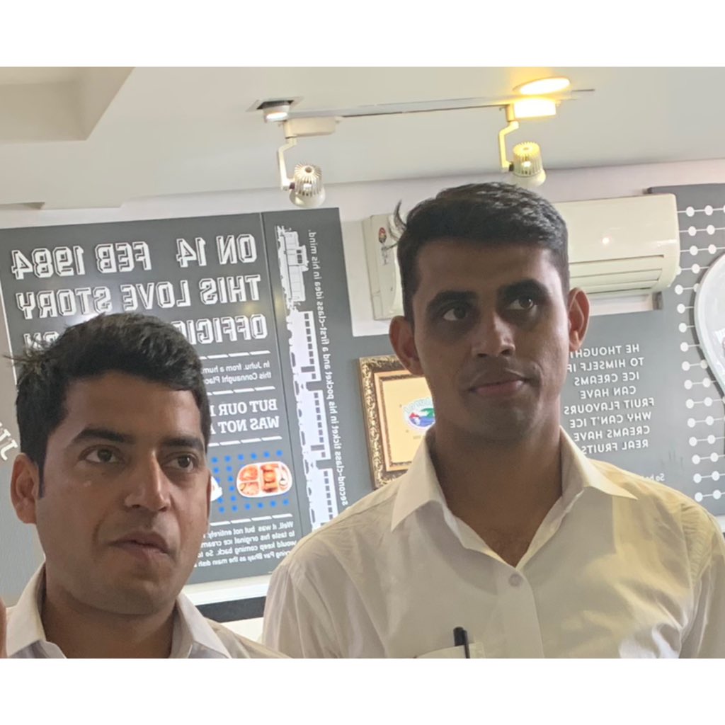 raowlofficial's tweet photo. Me: photo le rha hu khade ho jao 
Candid karenge ruk: https://t.co/KdGfiLIkh1