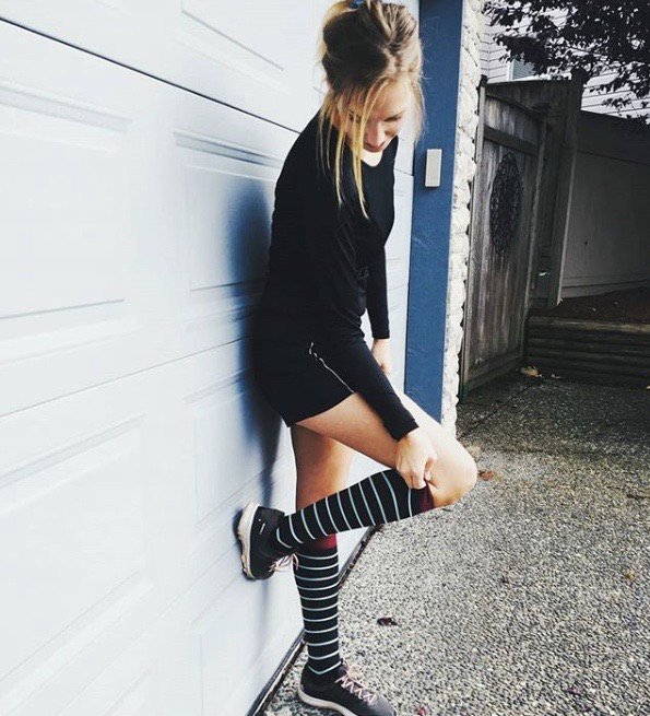 VIMVIGR's tweet image. Anyone else struggle with post-workout stretching? 🙋
Compression socks can help speed recovery &amp;amp; reduce soreness.
(Stretching is still important!)
.
📷: running.becca

#girlswhorun #postworkoutrecovery #stretching