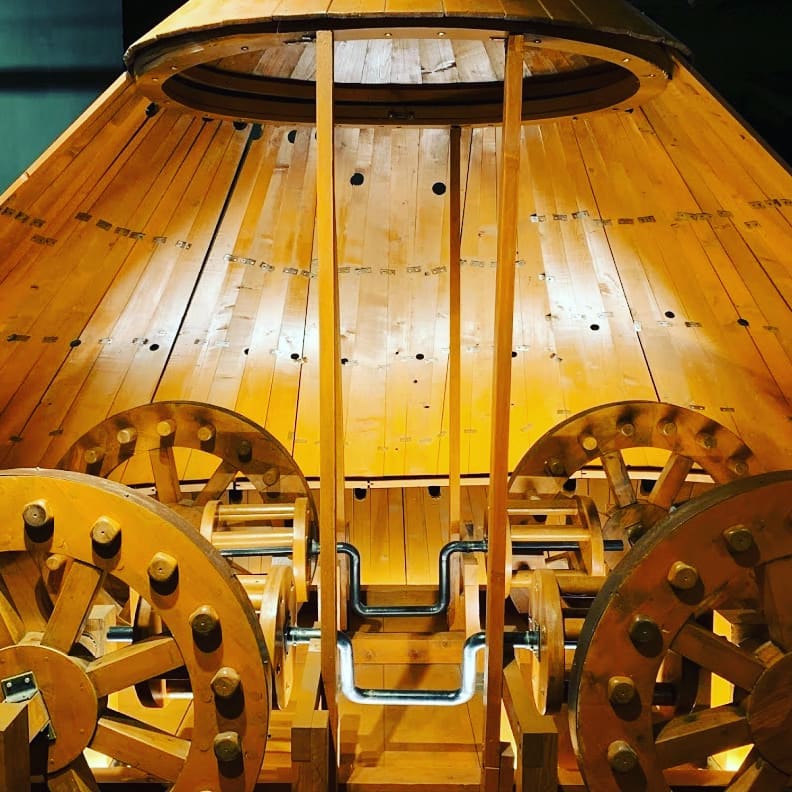 MuseoLeonardoFi's tweet photo. This tank designed by Leonardo has been faithfully reconstructed according to his original work. It is the largest prototype in the world, and you can only find it here. We have created an interactive, touch-screen guide that accurately presents its use. https://t.co/dOGcQJFoCr