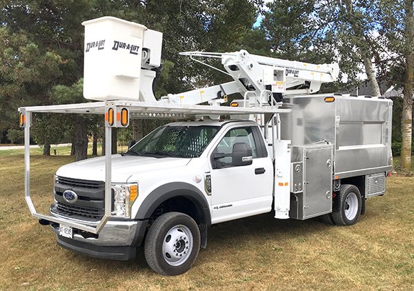 PGHPlows's tweet photo. Looking for an Urban Forestry unit? Voth Truck bodies pairs up nicely with a Dura Lift 30’ lift. Call us today for more info! #Vothtruckbodies #Forestry #urban #duralift #treeservice #COSTARS https://t.co/DypNdCYwNG