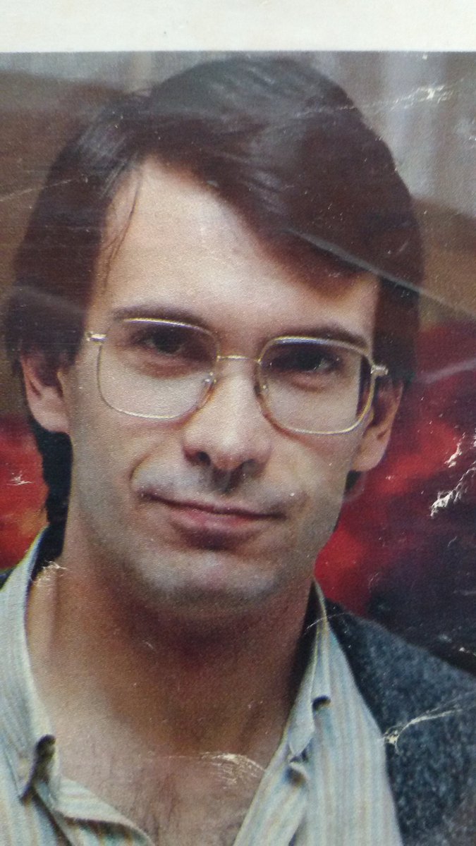 JosepYlla, JoanFornet i Lluis Diumaró. Tres periodistes de TV3 que fa 30 anys van morir en accident quan cobrien caiguda mur de Berlin.
En Lluis va cobrir informacio de atemptat Hipercor. Ens varem fer bons amics. Ningú els recorda aquest dies peró la Espe i jo mai l'oblidarem