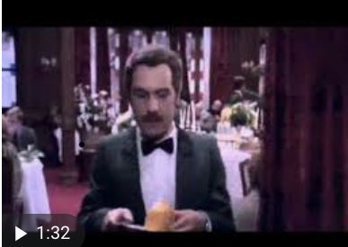 La scena di Manfredi in “Pane e cioccolata”, dell’italiano che si arrangia, raccontata da <a href="/VecchioConcetto/">Concetto Vecchio</a>, autore di “Cacciateli”, quando a rischiar di fare le valigie eravamo noi italiani, tutto a #glocal19 con <a href="/ilMorands/">Roberto Morandi</a>