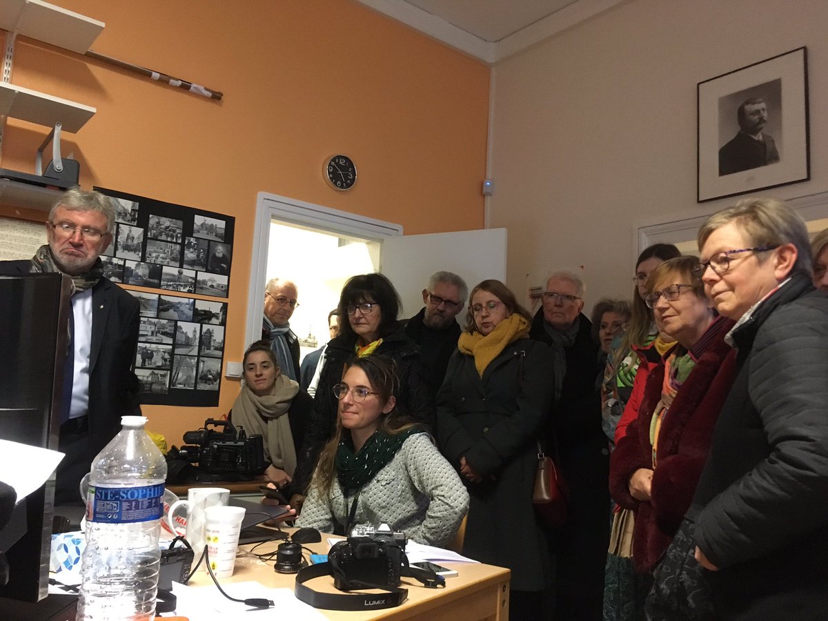 Découverte du travail de <a href="/CanasucreProd/">CanasucreProductions</a> et de la #mixroom par nos visiteurs VIP : élus du territoire, présidents d'association ... Que nous sommes ravies d'accueillir ! #MUSEOMIX #msxnord <a href="/ChartreuseDouai/">Musée de la Chartreuse Douai</a> <a href="/villedouai/">Ville de Douai</a>