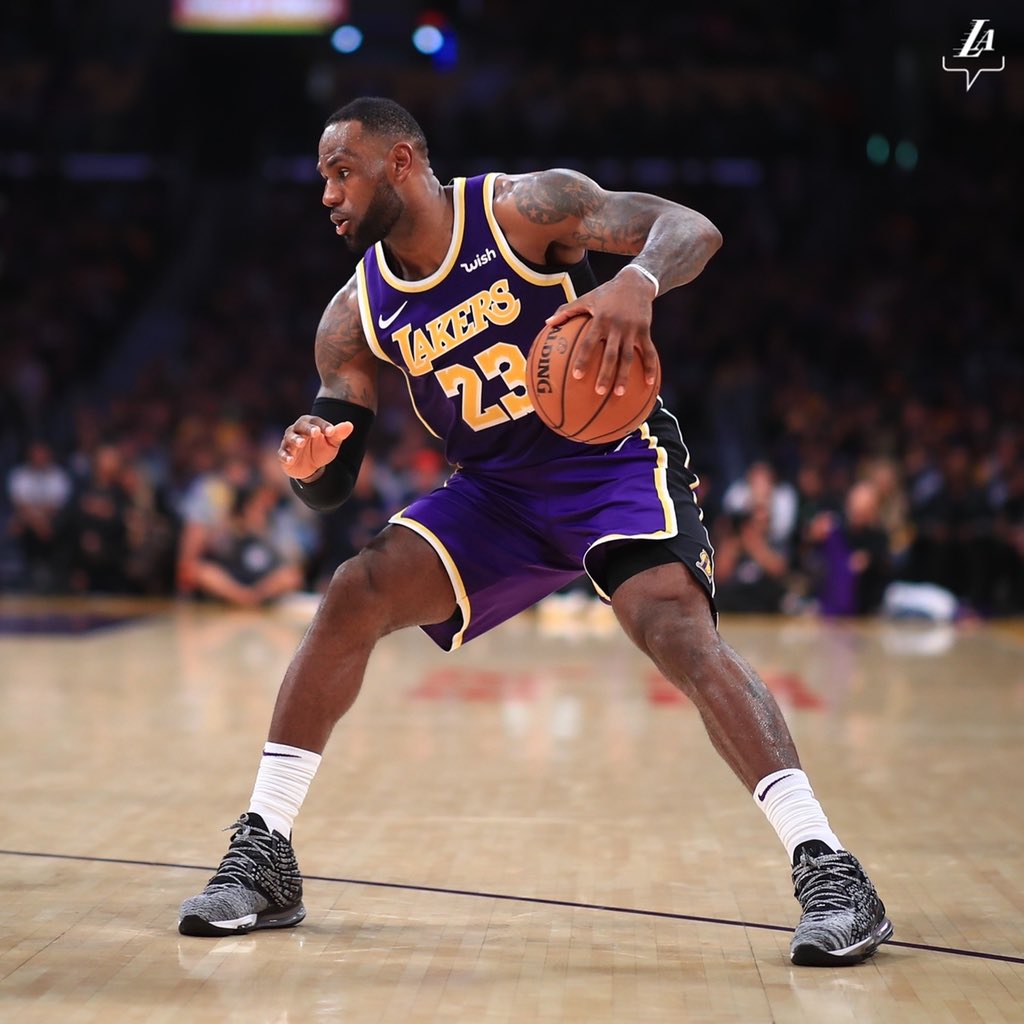 #LosAngelesLakers derrotam o #MiamiHeat no #StaplesCenter e continuam na liderança da disputada conferência oeste. #LakeShow #MIAvsLAL #NBATwitterLive #Basketball #NBAnaESPN #LakersVsHeat #LakersWin #NBATwitter #LeBronJames #AnthonyDavis #KingJames #Lakers #HeatTwitter #NBAnaBand