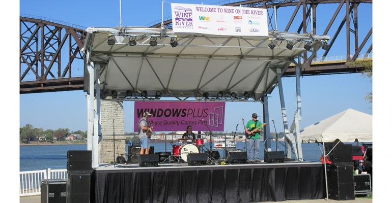 livedesignmag's tweet image. The FrontRow Series of #mobilestages from Century Industries now features increased canopy loading capacities. Check it out at #LDI2019! ow.ly/NRv650x6atr