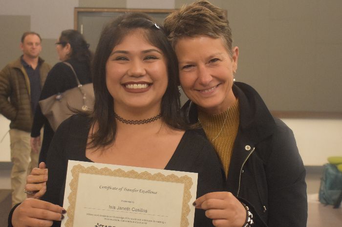 FirstGenUCSC's tweet image. So honored to know and work with this amazing young woman, Isis Casillas, who just received a Certificate in Transfer Excellence. #firstgenucsc