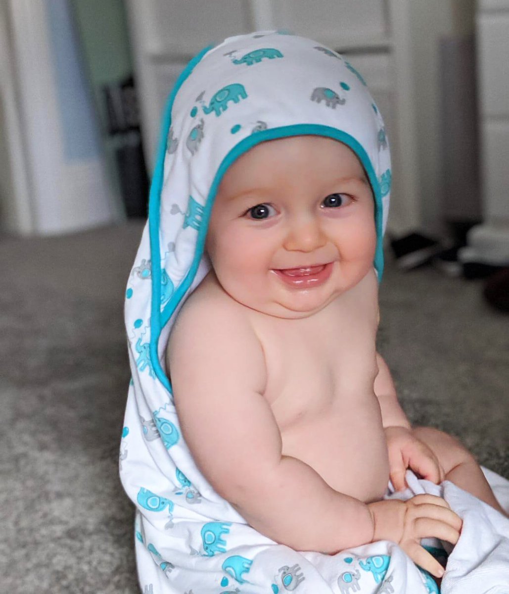 slumbersacFR's tweet photo. Nos serviettes #debain à capuche sont parfaites pour le bain, la plage ou à la #piscine! Fabriquées 100% en coton et elles sont douces sur la peau sensible de bébé>> https://t.co/my7Z43MogU https://t.co/3bOw7ij37O