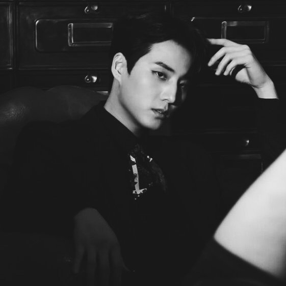 ⠀
⠀
⠀⠀Manusia bisa memilih cara untuk mati:
⠀⠀Dengan nyaman atau tragedi;
⠀⠀Dengan cinta atau usia;
⠀⠀Dengan menang atau kalah.
⠀
⠀