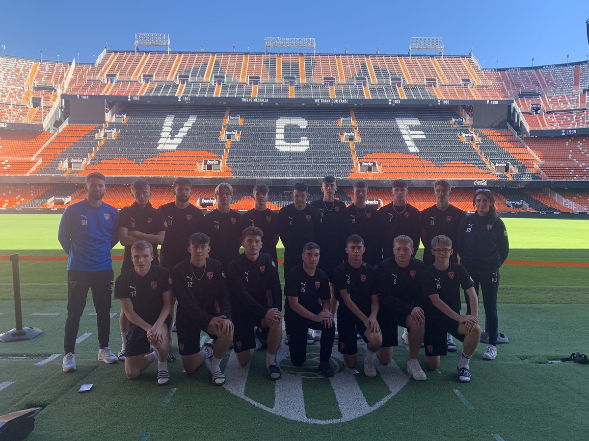 1SamHawkins's tweet image. A great training camp in Valencia with our U19 group @GPSoccerUK 🔵 an opportunity for some warm weather, training and games. Also a great opportunity to further strengthen our relationship with partners @valenciacf_en @valenciacf