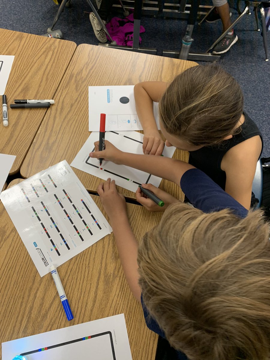 Ozobots with 4th graders at <a href="/SSDCFH/">Chet F. Harritt</a>! They had fun creating their own codes to make the Ozobots do cool tricks! #santeesd