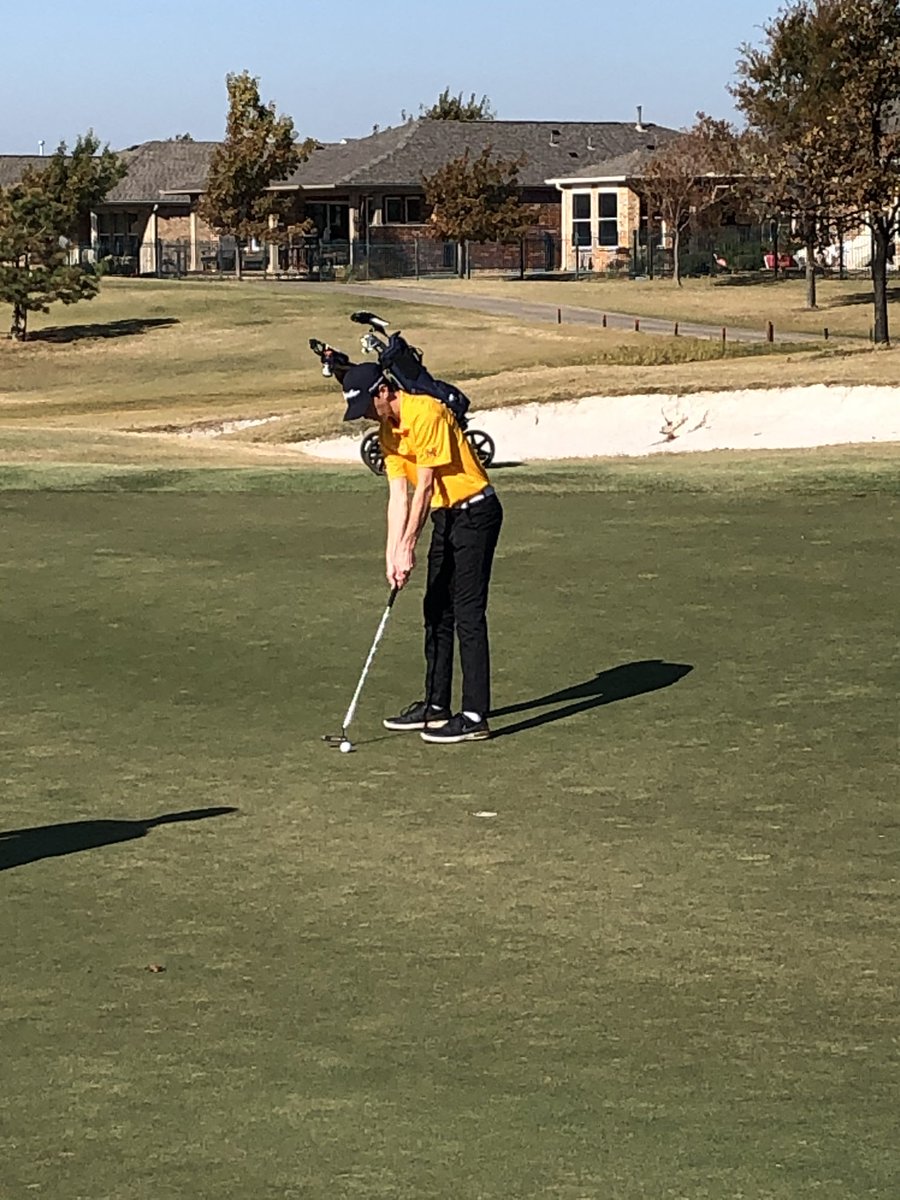 Ryan Stubbs finishing up a par on #1 at Frisco Lakes day 2