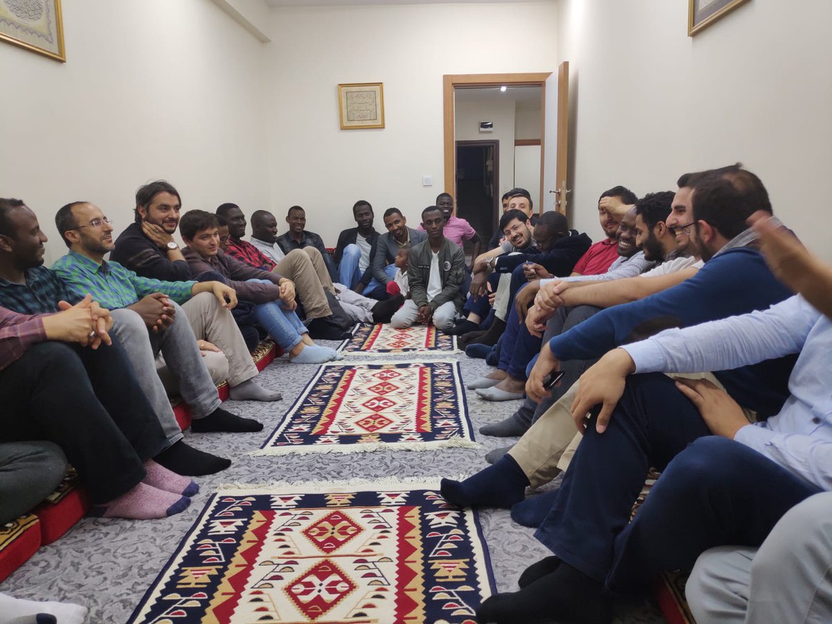 tumedorg's tweet photo. Her hafta cuma günü  gerçekleştirdiğimiz uluslararası mezunlar divan sohbetlerinde dernek merkezimizde bir araya geldik. https://t.co/IqWYvRiT56
