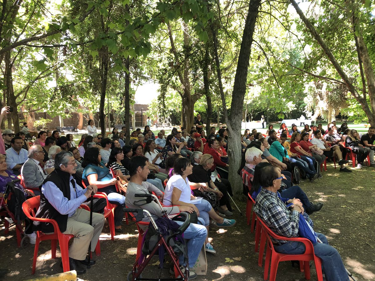 raimundolarrain's tweet photo. Junto a 130 adultos de La Granja e Independencia que se gradúan de octavo básico a través validación de estudios: el valor de la educación más presente que nunca para seguir avanzando en sus proyectos de vida! https://t.co/sSXGTMGiWi