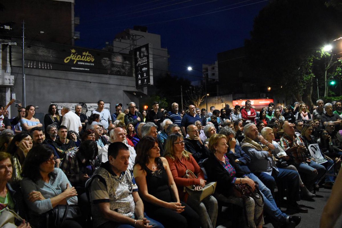 Algunas postales de Ayer. 
Gracias una vez mas por el hermoso momento que pudimos permitirnos y, en especial, por abrazar y mimar a los familiares de las 16 víctimas de Ferro.💚

#NuncaMas