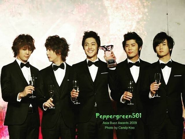 ss501_svt's tweet photo. Glorious days 👑 .
.
.
.
.
.
.
.
.
.
.
@hyunjoong860606 @youngsaeng17 @jdream_kyujong @parkjungminsta @hyungjunking
#SS501 #KimHyunJoong #KHJ #SS501Leader #Henecia #HeoYoungSaeng #HYS #SS501Prince #YES #KimKyuJong #KKJ #SS501Center #ThanKyu #ParkJun… https://t.co/EQXXjzlBhM https://t.co/IwPWFQOoKG