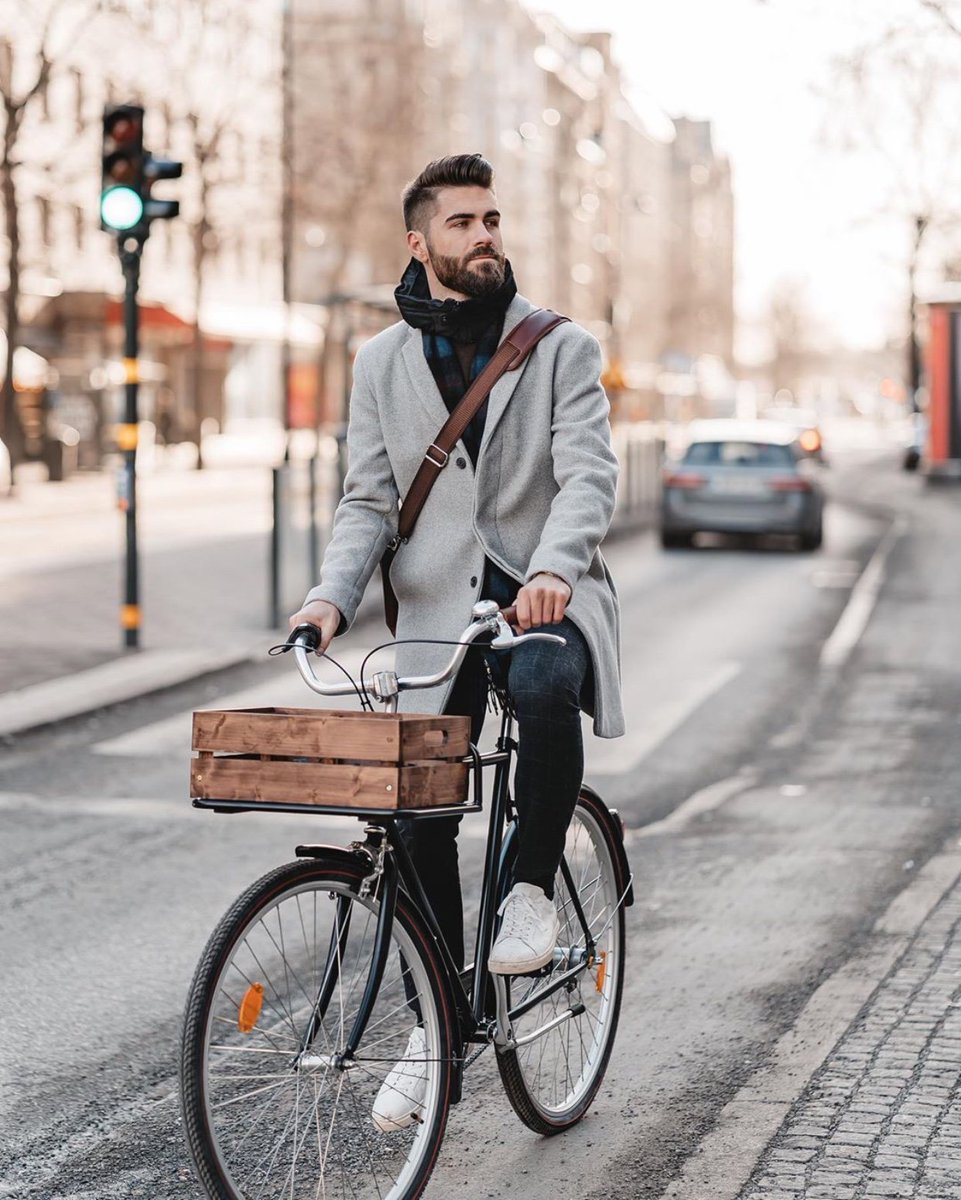 It's the perfect Fall day for a ride. 

📸: @jakobkonnbjer

#MasonAndBirch #MensGrooming #MensSkincare #Dapper #Gentleman #Fashion #Shoes #Watches #Style #MensStyle #MenStyleGuide #MenStyleGuide #MenWithFashion #MenFashionBlogger #MensGear #MadeToLast #DapperAF #BikeRide