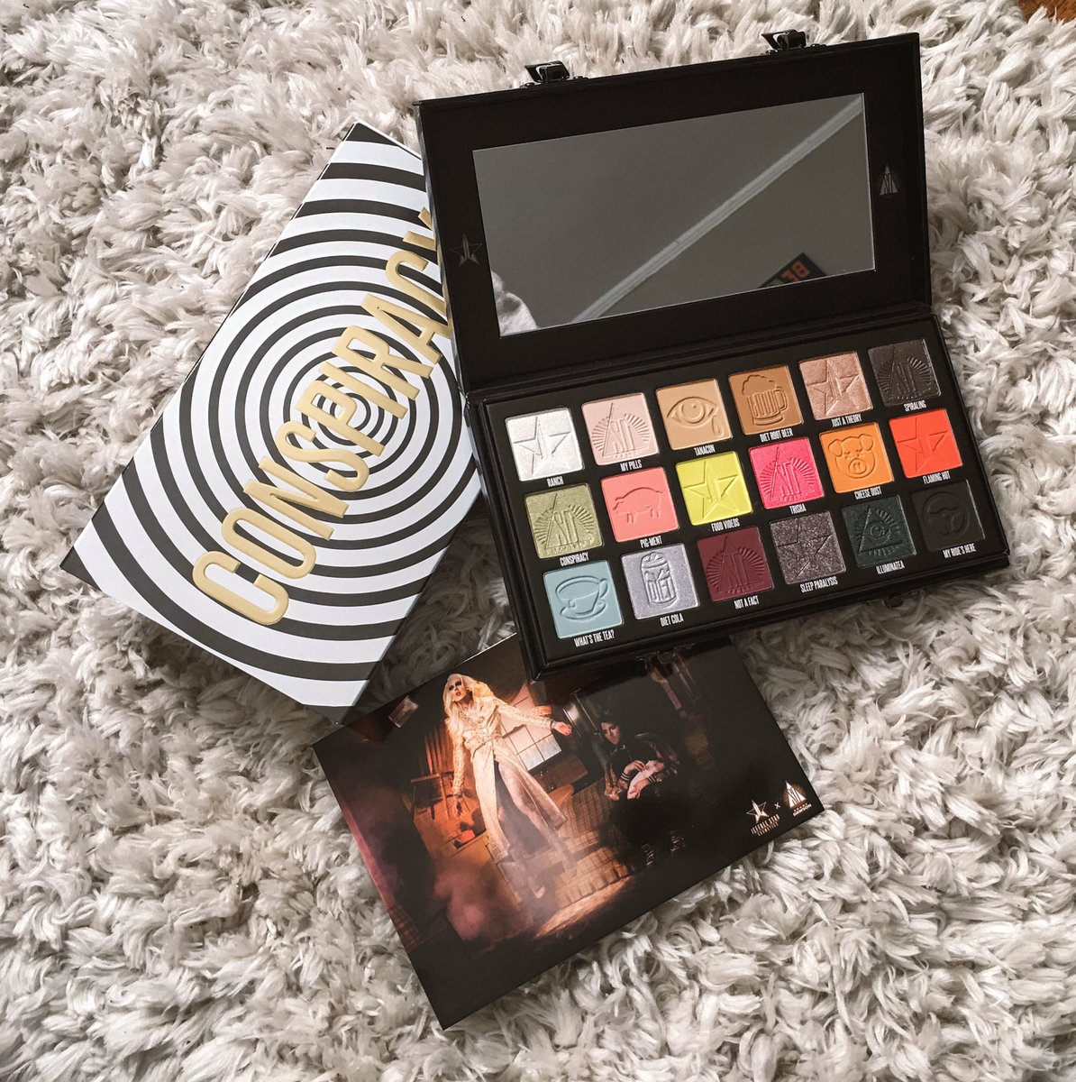 BritMcCausland2's tweet photo. I‘m extremely excited that my FIRST @JeffreeStar product gets to be the freaking #JeffreeXShane #ConspiracyPalette! I’ve never owned makeup that wasn’t drug store and I’m so not kidding when I say I’m sobbing. 😭
Totally worth that hour wait on the website. @shanedawson 💛🐷 https://t.co/pYgU3gGweW