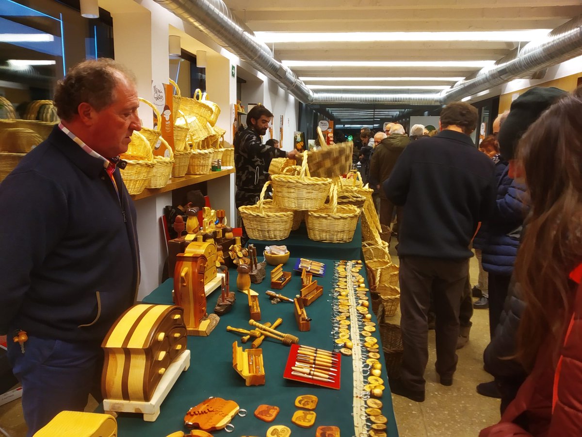 Mercasetas's tweet photo. Desde la organización de @Mercasetas agradecemos la participación y fidelidad de nuestros expositores Zona Cerámica, Artesanía de madera Alfre, Cestería Borja, Bongui y Soria Micologica https://t.co/W9MaWn2NXT