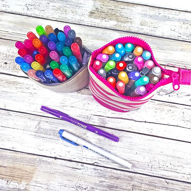 planmindfully's tweet image. Do you bring your pens with you EVERYWHERE?!⁣
⁣
I totally do. #penaddict #noshame⁣
⁣
A couple years ago, I picked up these gorgeous #delde pen bags on jetpens and they have been such a SERIOUS lifesaver!⁣
⁣
My bigges...  zpr.io/tpswm