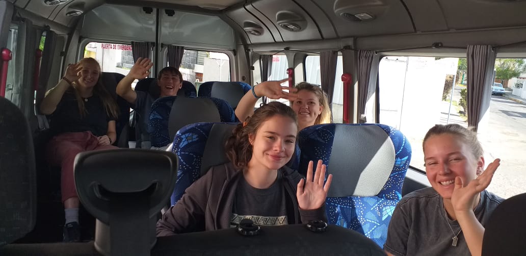 campperu's tweet photo. All ready and set to start their new adventure on Peru. Off they go to our #CampColca Have a great Saturday! #Gap #volunteer #CampsEffect #DoSomethingAmazing @CampsInt https://t.co/Bqv9hs6OZN