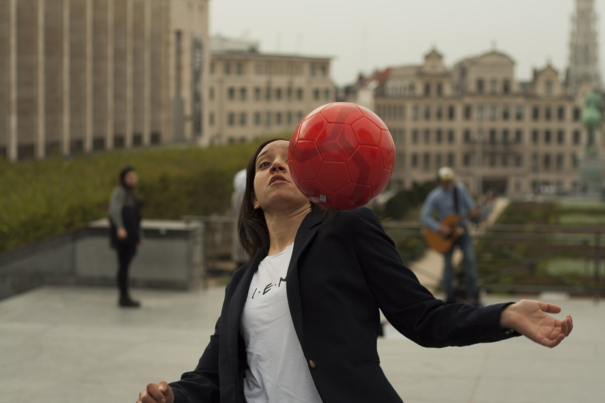 [PORTRAIT] Rajae Maouane, le foot pour sortir de la touche
⚽️🤝 Co-présidente d'<a href="/Ecolo/">Ecolo</a> , <a href="/RajaeMaouane/">Rajae Maouane 🌎🌻</a> nous parle de #football où elle a appris le fairplay, l’amour du collectif mais aussi le #feminisme 
➡️ À retrouver sur mammouth.media/rajae-maouane-……/
@Agathe_decleire
#Empowerment