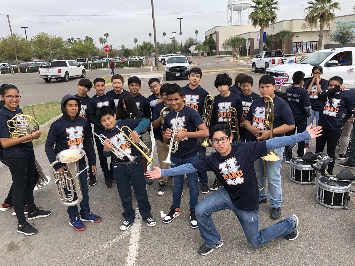 Harwell_Band's tweet photo. #HarwellBand #VeteransDayParade https://t.co/DmIhSBGRNM