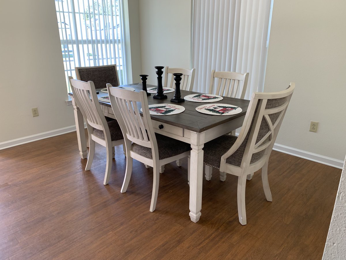 ALEventing's tweet image. I finally have a dining table for my front room 😍
Getting a rug soon!