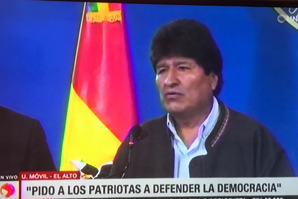 SDoriaMedina's tweet photo. Maduro cuando estaba con problemas sin control y a punto de caer convocaba a diálogo, 15 veces lo hizo, desmovilizó a el pueblo, fue un engaño y sigue el tirano en el poder. Evo sigue el libreto del tirano Maduro #NoMasMamadas https://t.co/epYxQCggai