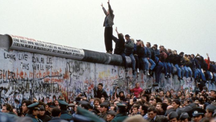 HatLineTweets's tweet image. 30 years ago today, the #BerlinWall fell.
"With one hand holding the candle, and the other shielding the flame, there were no hands left to be raised in violence."
-Pastor Christian Führer. #BerlinWall30 
.
#THEFALL #Slamdance  @TamraTeig @Bell_SV @Michael_Lipoma #womeninfilm