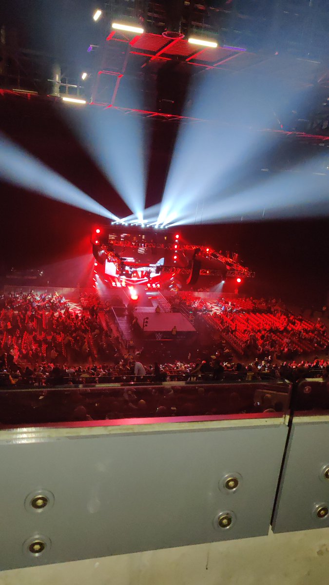 If you're gonna do #WWELeeds might as well do it from Suite 9 at <a href="/fdarena/">first direct bank arena</a> 

With my old man!