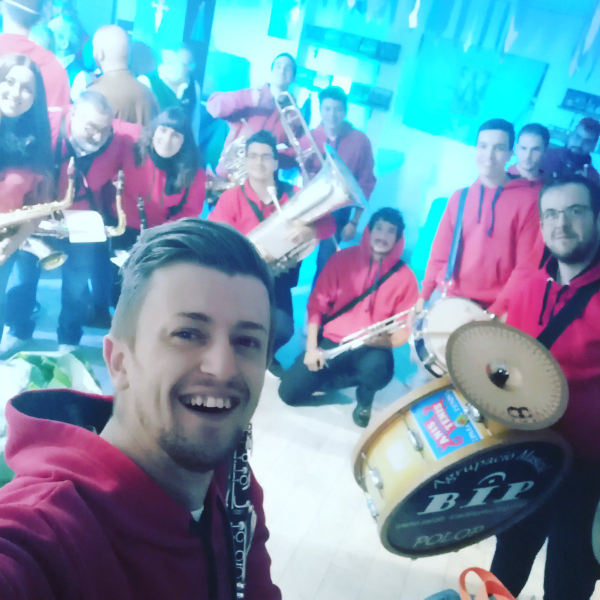 SergioPastorES's tweet image. Un poco de amigos y música, QUE ALEGRA EL ALMA! 😁 #sempreBIP #LaFestaTour2019 🎉🎶