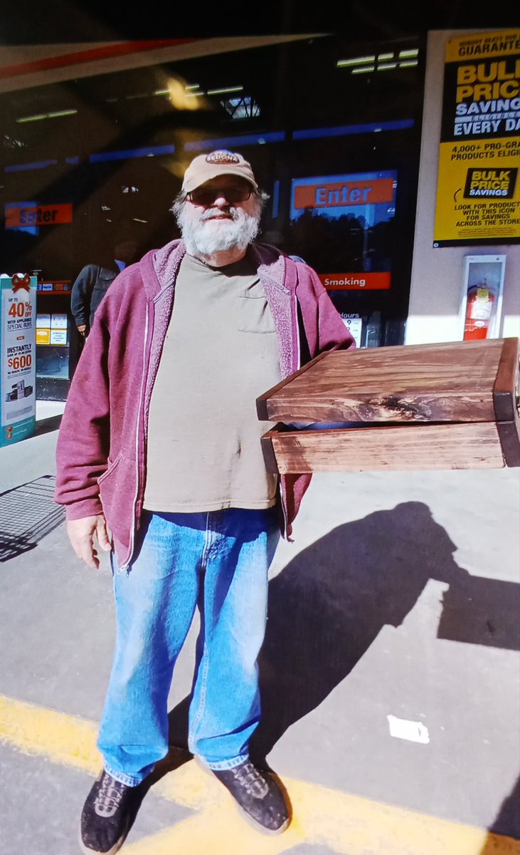 HomeDepot110's tweet photo. Shout out to one of our Vets for coming by and building the Veterans keepsake box!!! #store0110 #workshop #VeteransDay https://t.co/JI8CZR4aMN