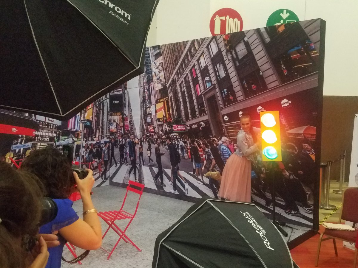 eripadronl's tweet photo. Así se desarrolla la quinta edición de #ZOOMinProject, el Festival de Fotografía más grande de México, donde los mejores exponentes de la lente están compartiendo su trabajo y experiencias. #CanonZIP19 @CanonMexicana https://t.co/xzeNMO4pzT