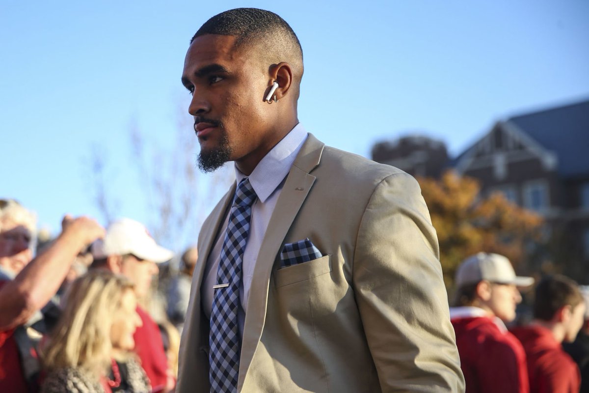 Jalen Hurts with the clean suit. pc. pic.twitter.com/jnUt29fhPP. 