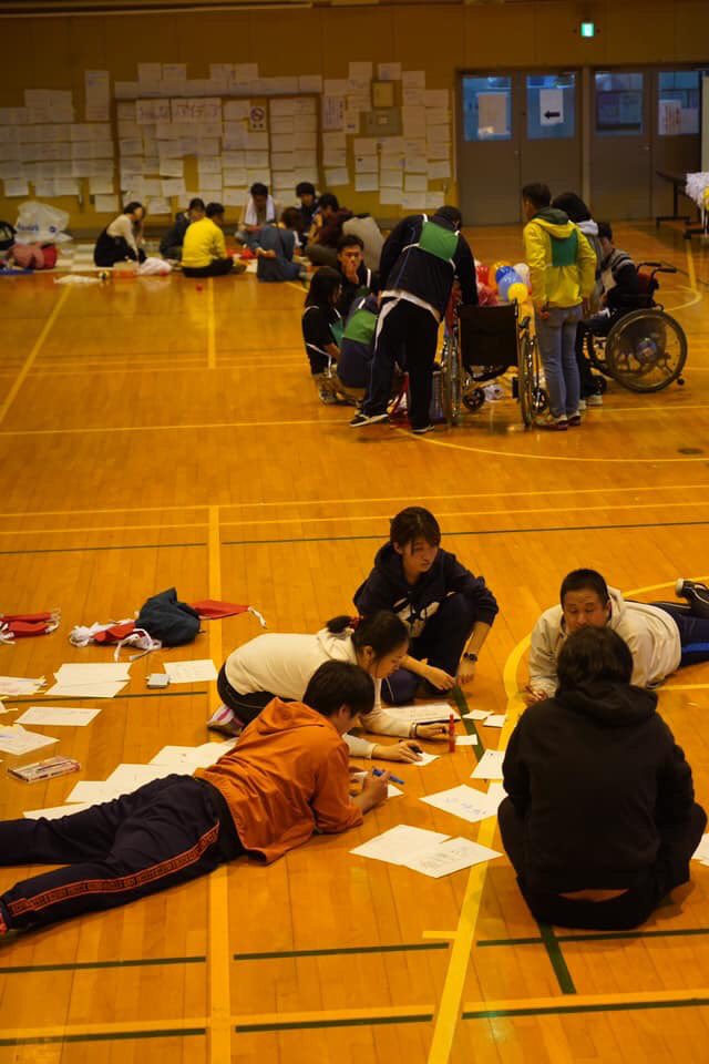 udkosaka's tweet photo. 11/9(土) 未来の大阪の運動会
1日目終了しました！

今回もたくさんのアイディアが出て様々な意見が飛び交ってました。
今回は0歳のお子さんを抱きながら運営するママさんファシリも登場🤱

今年はどのような運動会が出来上がるのでしょうか！？
#未来の大阪の運動会 https://t.co/NpEZ5wkP2h