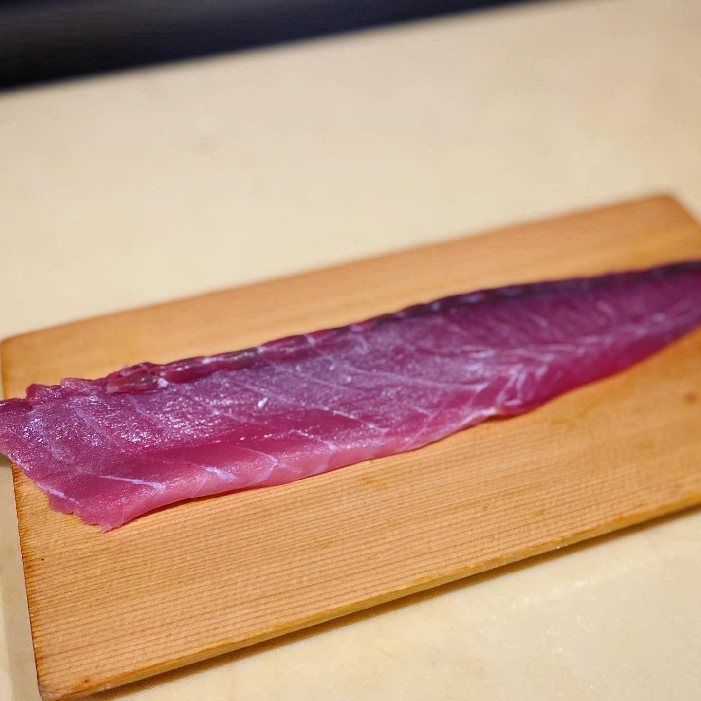田中ケン ケンズキッチン 赤サバともいわれるハチビキ 見た目は赤身だが白身らしい スズキ目スズキ亜目で不思議な深海魚 葉血引 刺身 うまい 魚 刺身盛り 日本料理 寿司 鮨 Sushi Sushi Sashimi 釣り フィッシング 食べ物 ハチビキ 赤