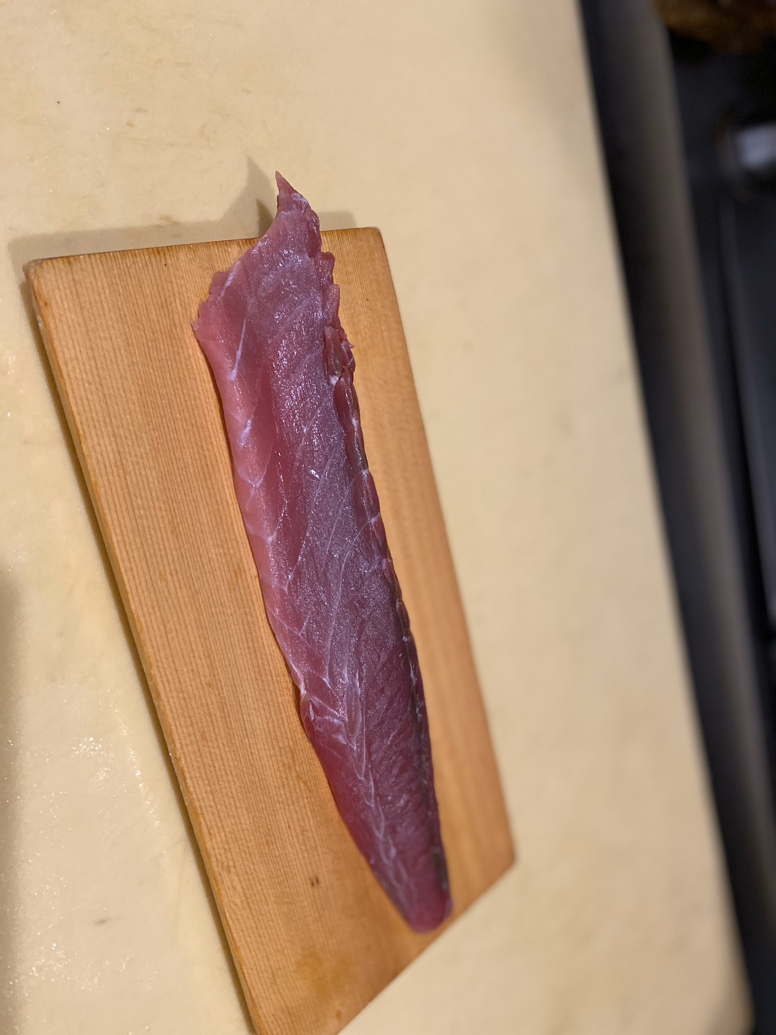 田中ケン ケンズキッチン 赤サバともいわれるハチビキ 見た目は赤身だが白身らしい スズキ目スズキ亜目で不思議な深海魚 葉血引 刺身 うまい 魚 刺身盛り 日本料理 寿司 鮨 Sushi Sushi Sashimi 釣り フィッシング 食べ物 ハチビキ 赤