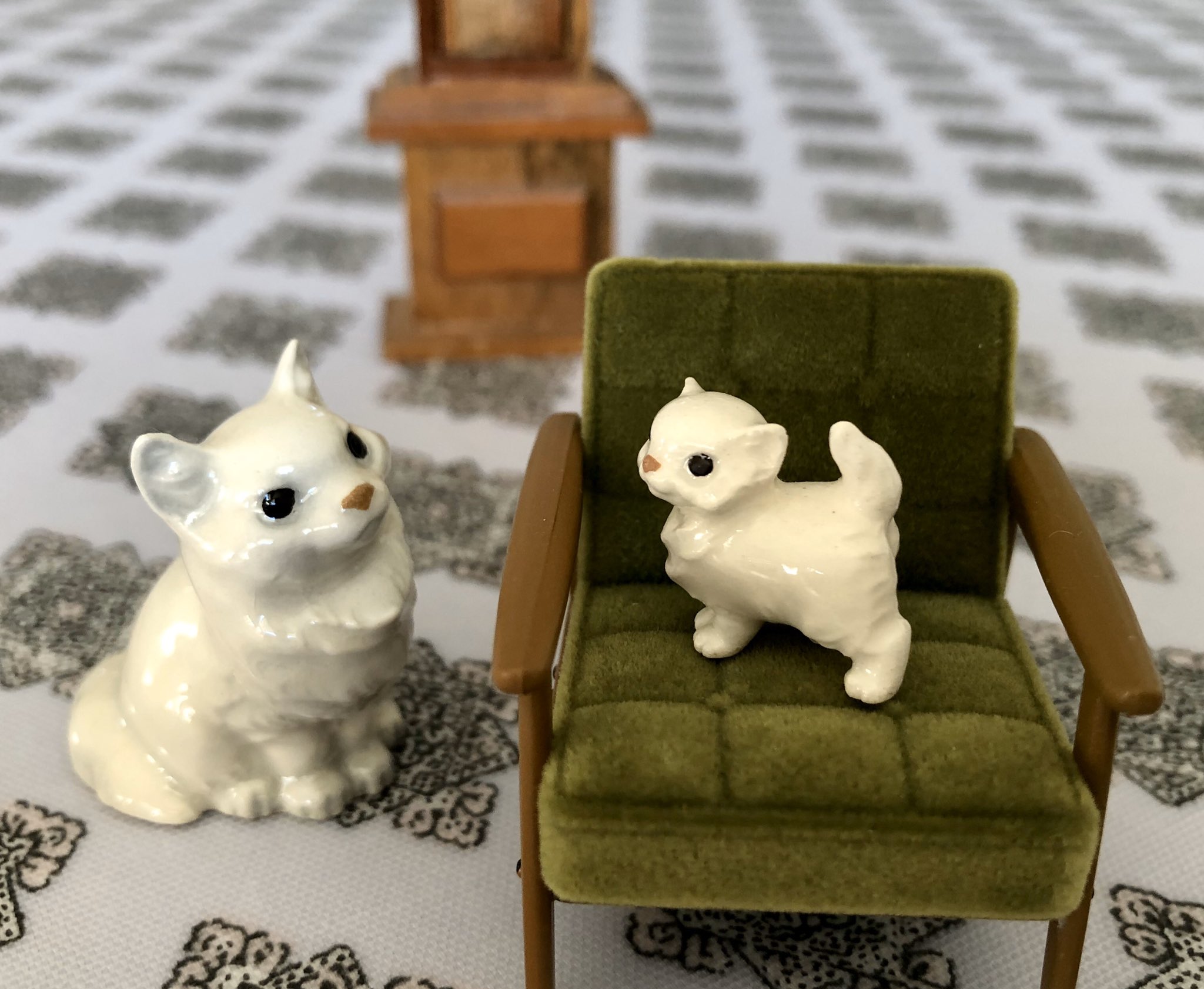叔父のおズボン もともと手元にあった 白い子猫ちゃん そして この度 親猫さんを ゲットしました 廃盤だったのを長年 探していた 親子の姿を ご覧ください 日曜日の感動の再会 ヘイゲンリネカー フィギュアリン 猫 叔父のおズボン もともと手元にあった 白い子猫ちゃん そして この度 親猫さんを ゲットしました 廃盤だったのを長年 探していた 親子の姿を ご覧ください 日曜日の感動の再会 ヘイゲンリネカー フィギュアリン 猫