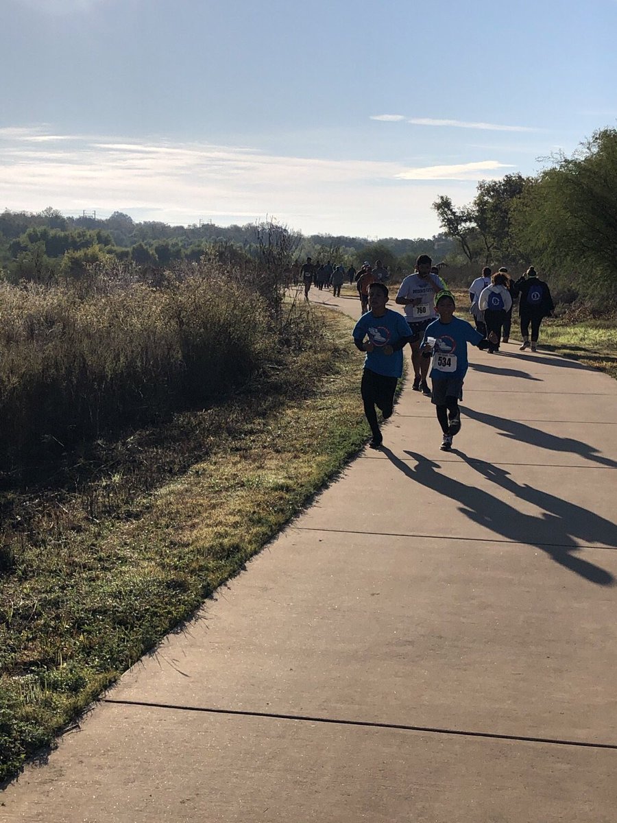 RoadrunnerRicky's tweet photo. Great job to our Patriot students and parents for participating in the District 3 Fall Fest 5k. Thank you @RebeccaViagran for a great community event. #saladopatriots https://t.co/KO5RzxbuDx