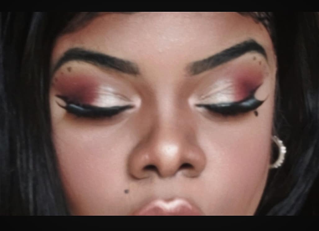 nikinami_'s tweet photo. ํ์ดํ
!
@MannyMua733 #LunarBeauty #MoonSpell + #strawberrydream palette + Dreamy gloss + Mars Moon Prism Powder
@eddiefunkhouser foundation + concealer + mascara
@getdrenchedcos #BeatButWoke Comet Water
@BenefitBeauty #Kabrow + #galifornia #makeup #melaninpoppin #glow https://t.co/0pSTNE7aur