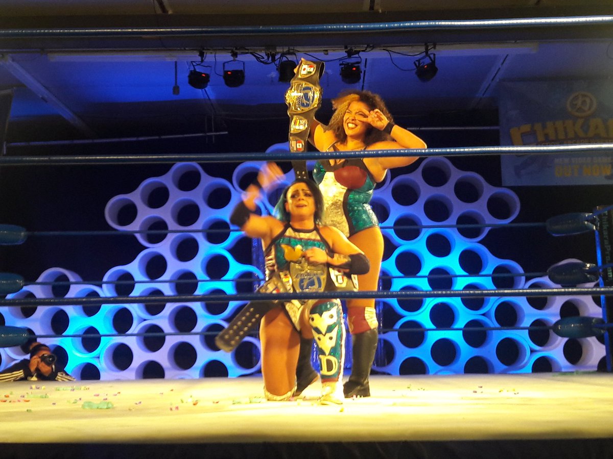 JoLene00Negativ's tweet photo. Heck Yeah @SoloDarling & @w_nightingale_ #BirdAndBee #NewChamps https://t.co/Kt2rzXNery