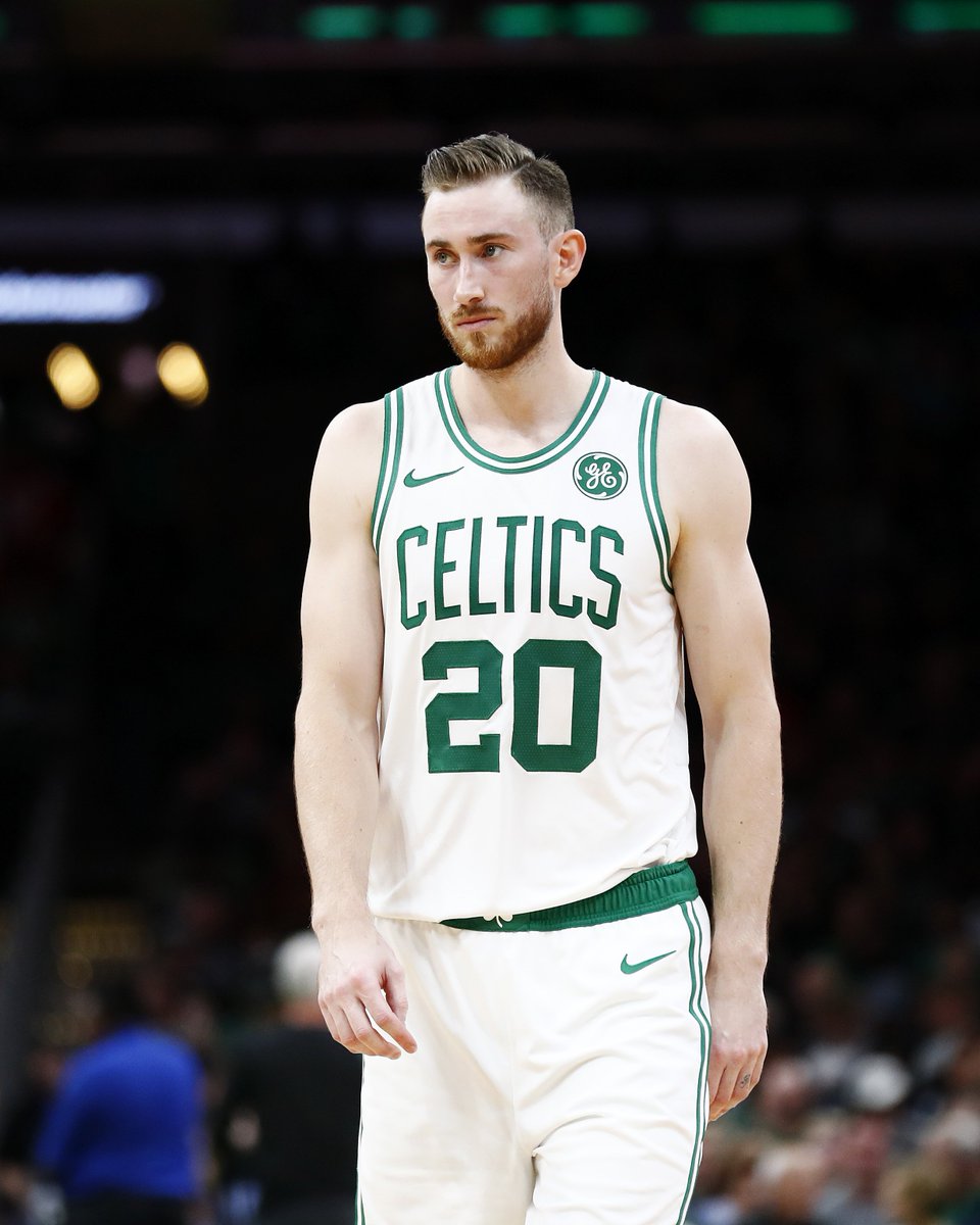 BleacherReport's tweet image. Gordon Hayward suffered a fractured left hand vs. Spurs