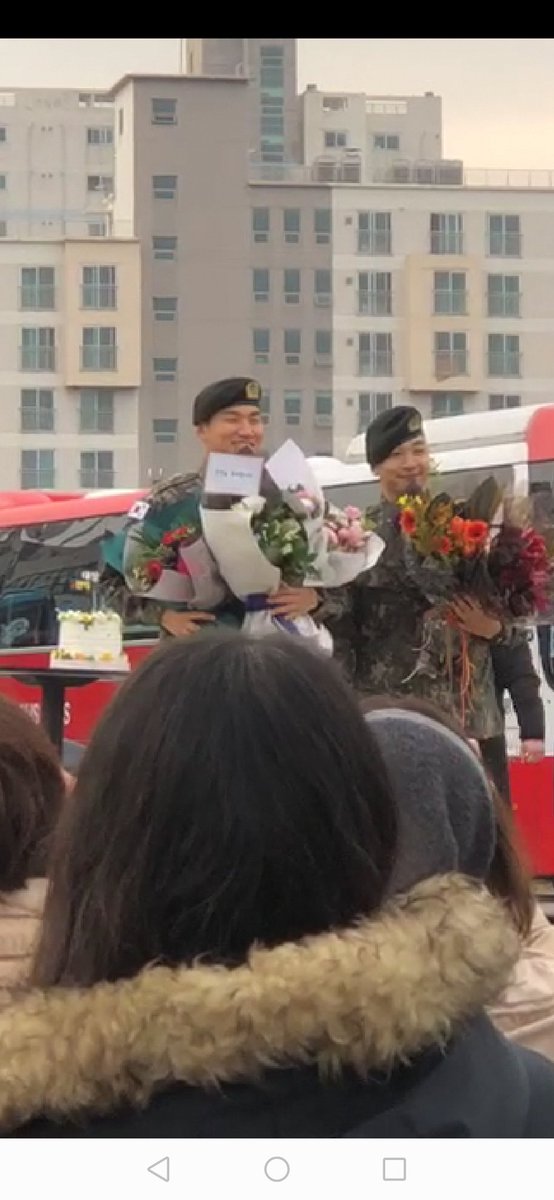 8KLIFE's tweet photo. Omg 😭😭😭

#ThankGodItsSunDae
#DaeWeWillStayByUrSide
#Dope_Discharge_Congratz https://t.co/bEI3c09Bkm